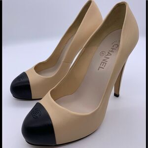 ✨ 3x HOST PICK🍸✨ Chanel Beige & Black Captoe Pumps_ AUTHENTIC✨